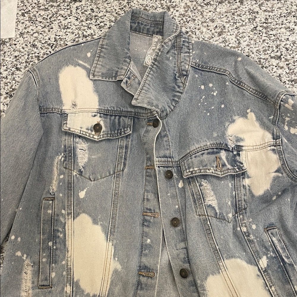 Sadie & Sage Light Blue Acid Wash Distressed Denim Jacket
